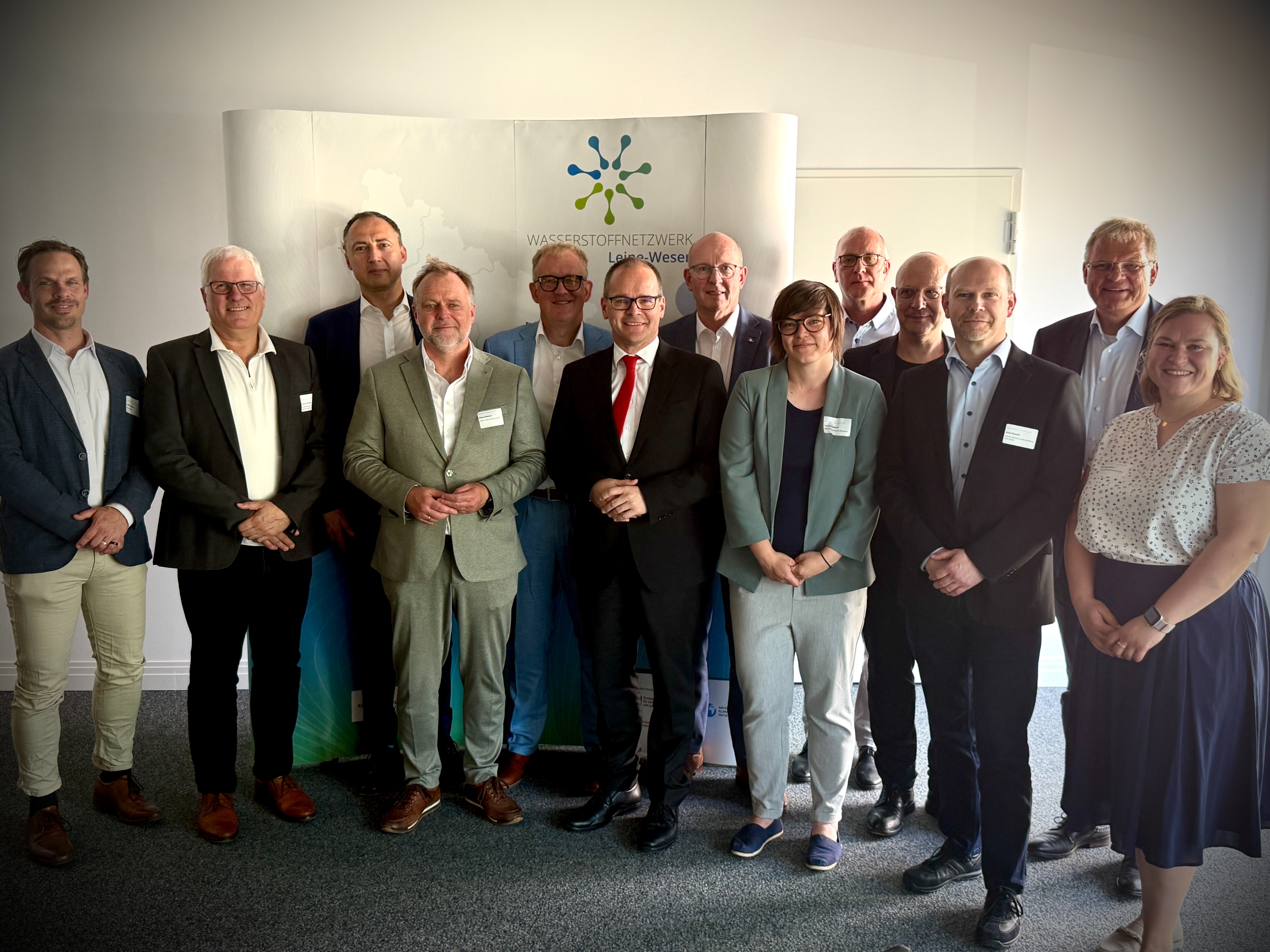 Wasserstoffforum Leine-Weser: Grant Hendrik Tonne, Detlev Kohlmeier, Ottmar von Holz, Dr. Mirko Hoppe, Landräte der Region Leine-Weser, Geschäftsstelle des Wasserstoffnetzwerk Leine-Weser